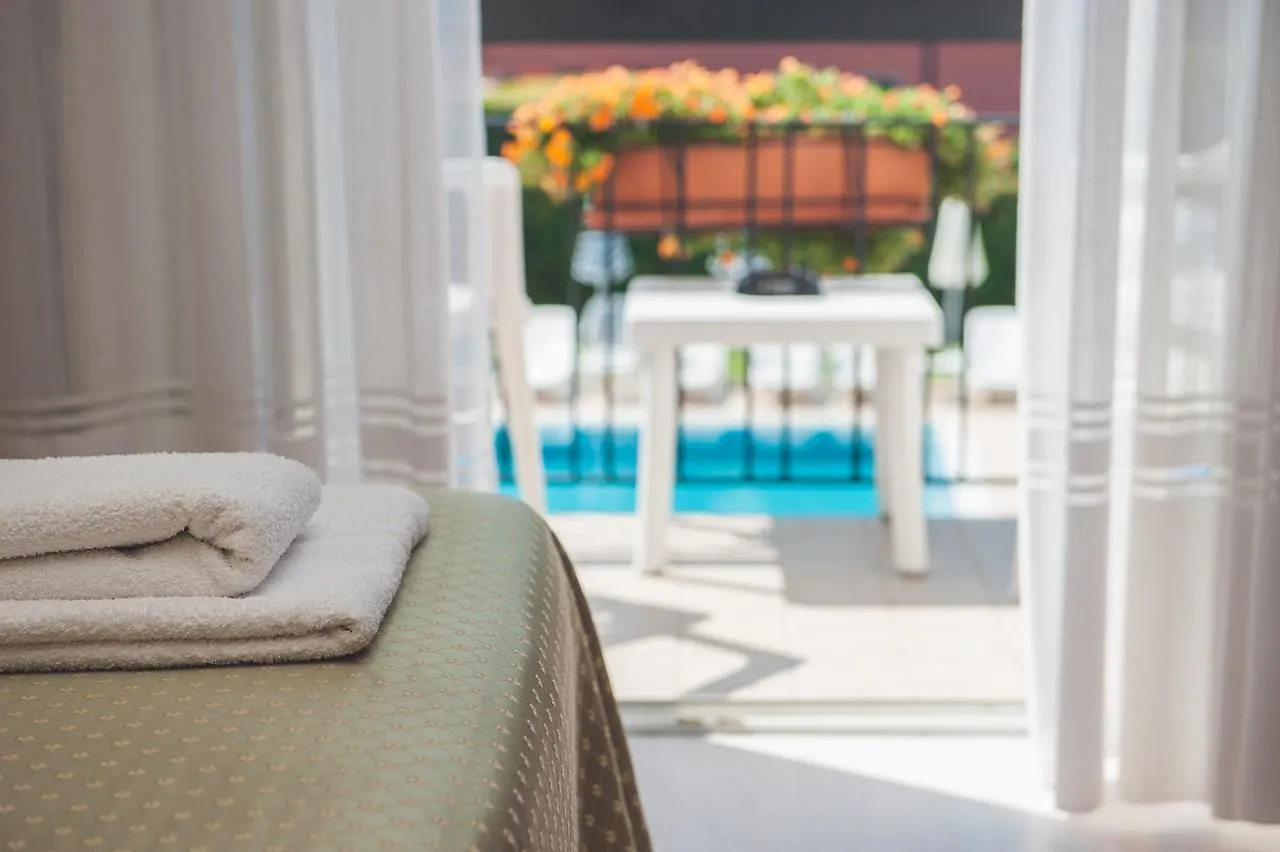 Hotel Paradiso Bardolino 3*,  Italy